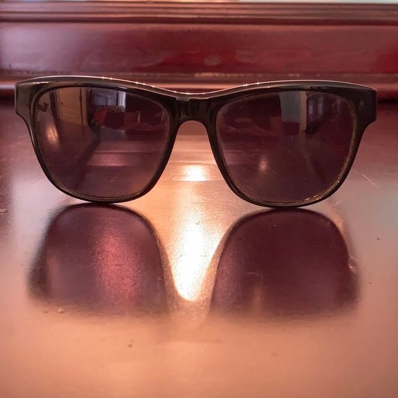 BURBERRY SUNGLASSES